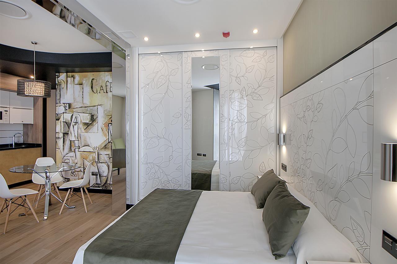 Apartamentos Suites Oficentro Deluxe Malaga Luaran gambar