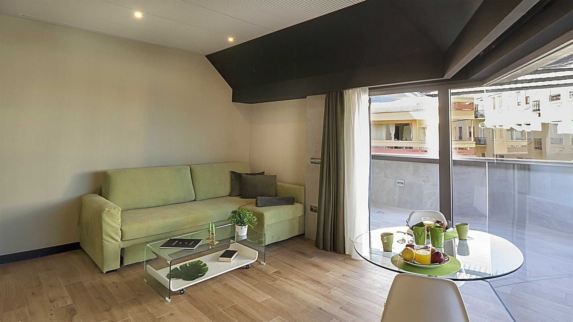 Apartamentos Suites Oficentro Deluxe Malaga Luaran gambar